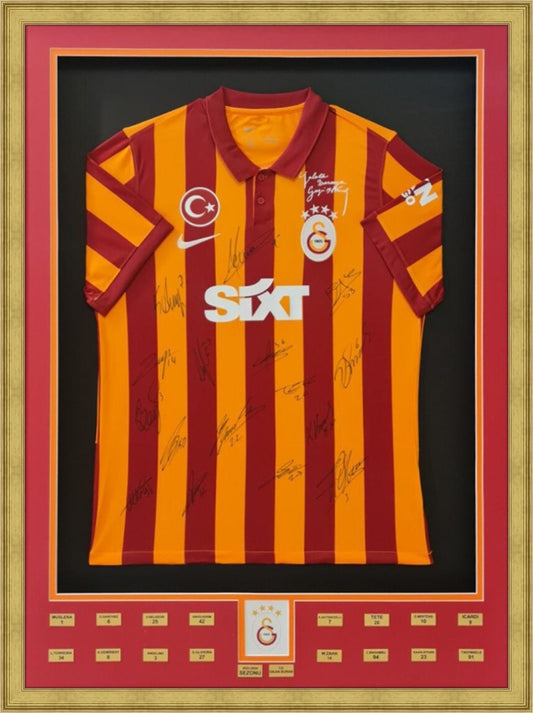 Özel Tasarım Forma Çerçevesi – Sarı / Kırmızı - Oyuncu İsimli