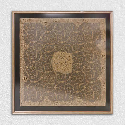 Sıcak Gümüş Tonlu Ahşap Çerçeve - Kırmızı Zeminli