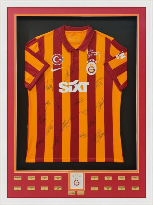 Özel Tasarım Forma Çerçevesi – Sarı / Kırmızı - Oyuncu İsimli