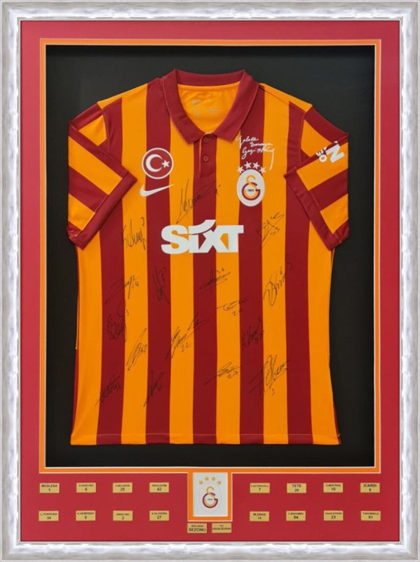 Özel Tasarım Forma Çerçevesi – Sarı / Kırmızı - Oyuncu İsimli