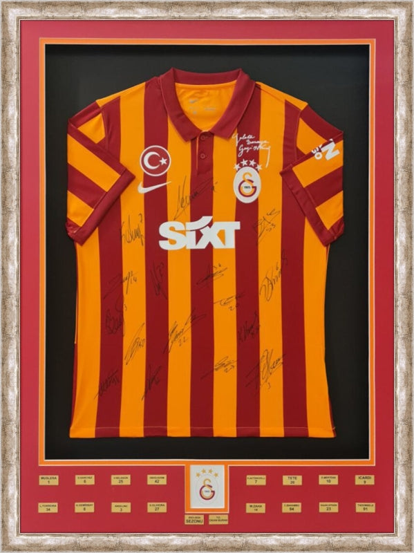 Özel Tasarım Forma Çerçevesi – Sarı / Kırmızı - Oyuncu İsimli