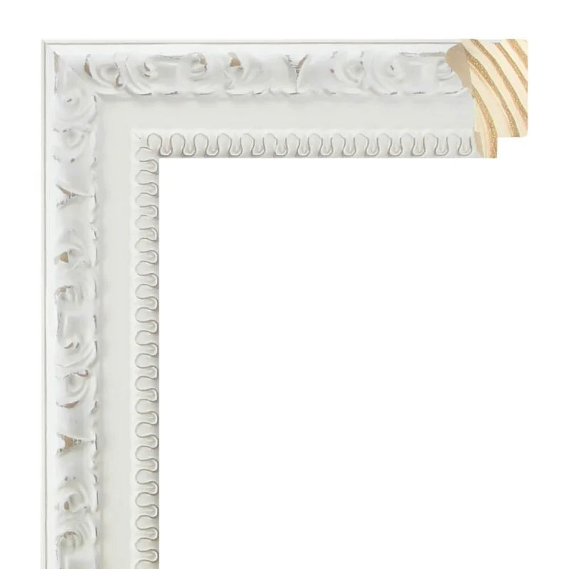 Beyaz Klasik Desenli Ahşap Çerçeve